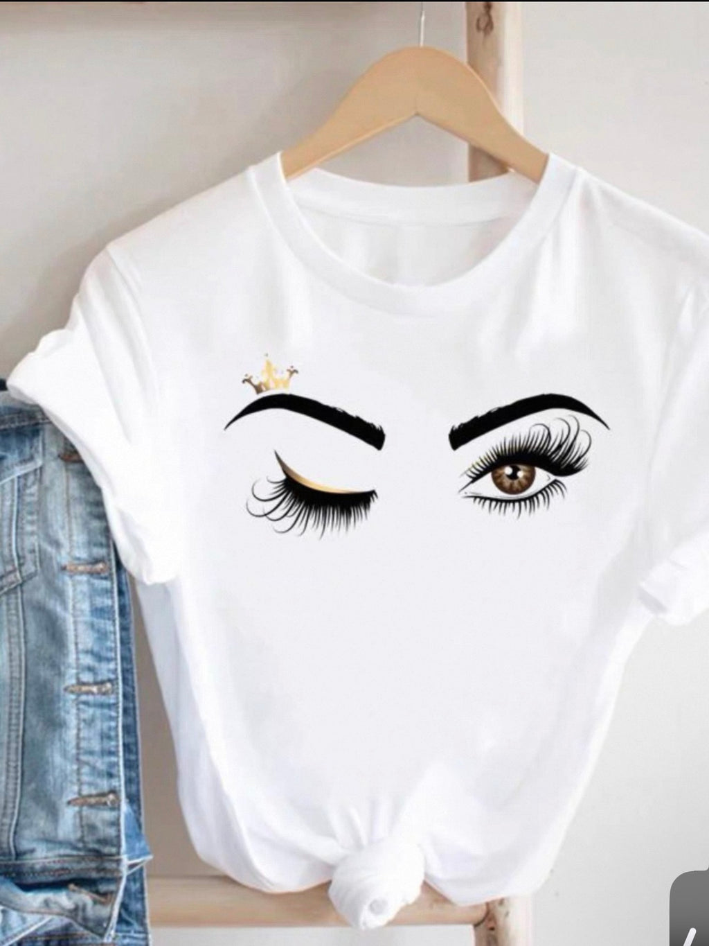 T-shirts graphiques pour femmes Canada | T-shirts imprimés cils et beauté