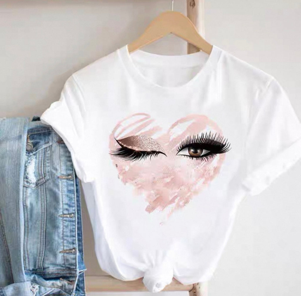 T-shirts graphiques pour femmes Canada | T-shirts imprimés cils et beauté