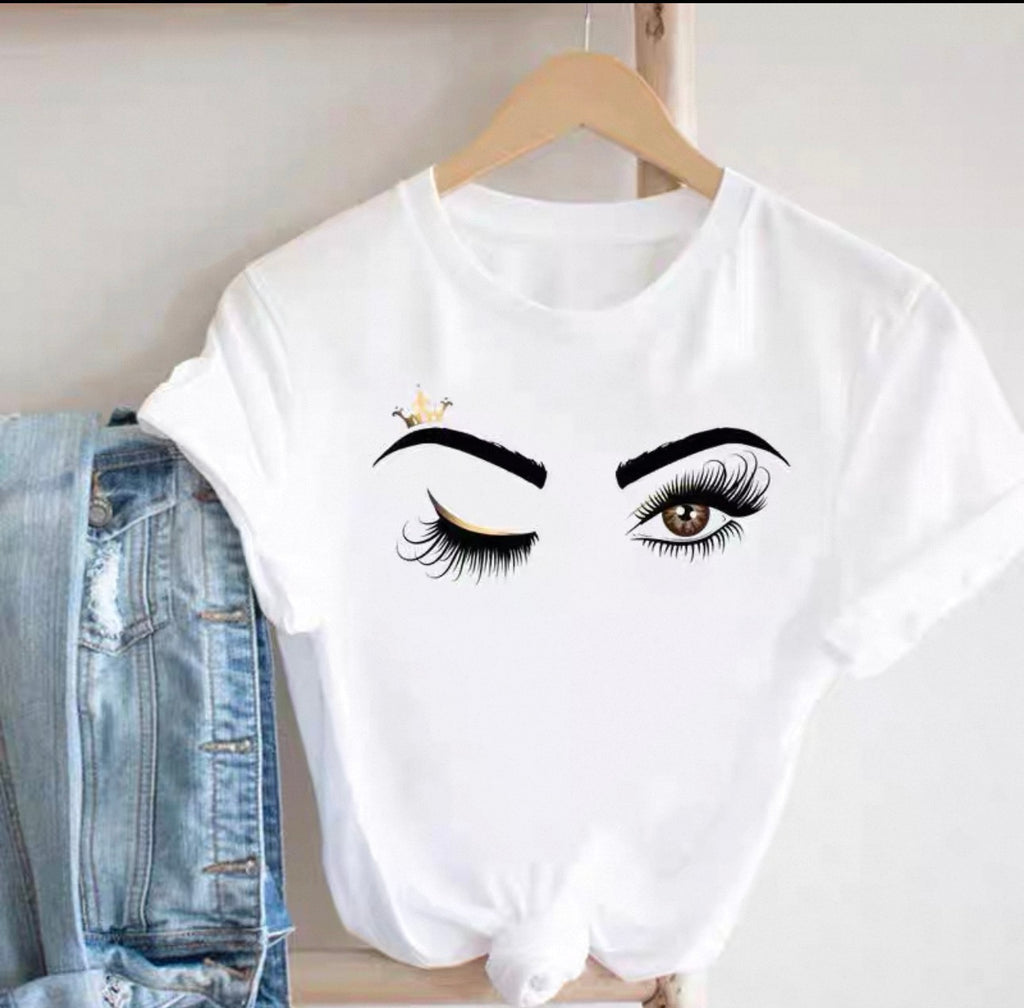 T-shirts graphiques pour femmes Canada | T-shirts imprimés cils et beauté