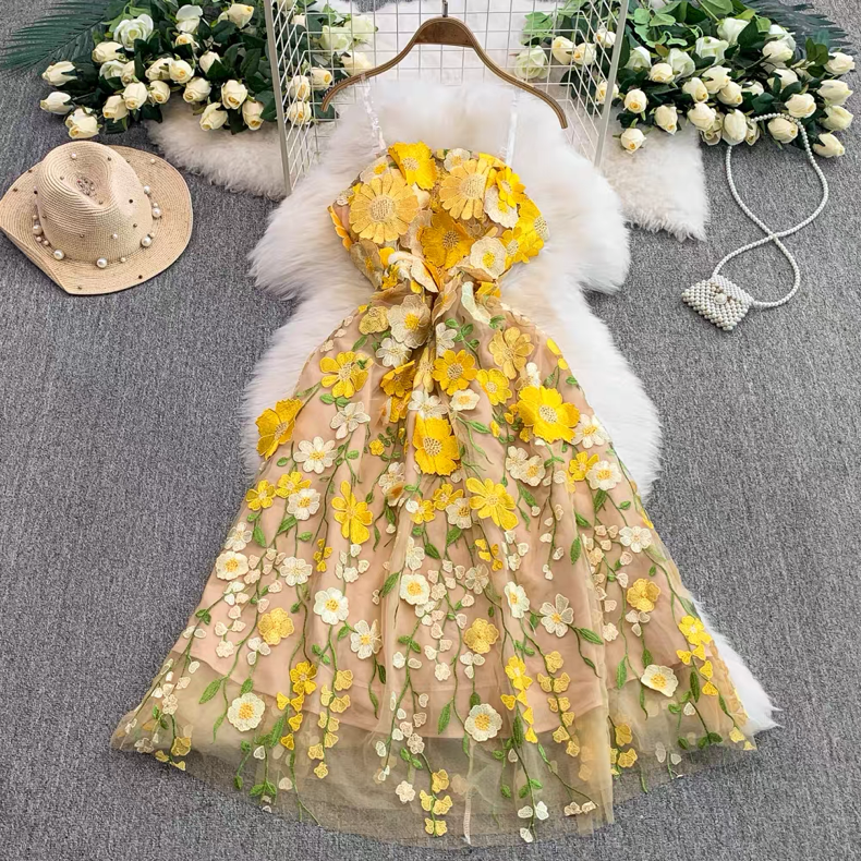 Robe en tulle brodée florale 3D pour femmes Canada | Parcel Theory