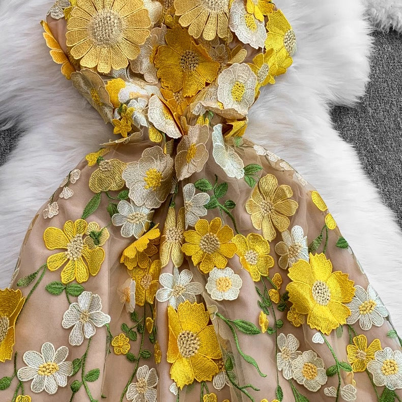 Robe en tulle brodée florale 3D pour femmes Canada | Parcel Theory