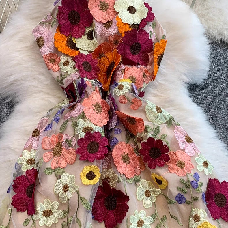 Robe en tulle brodée florale 3D pour femmes Canada | Parcel Theory
