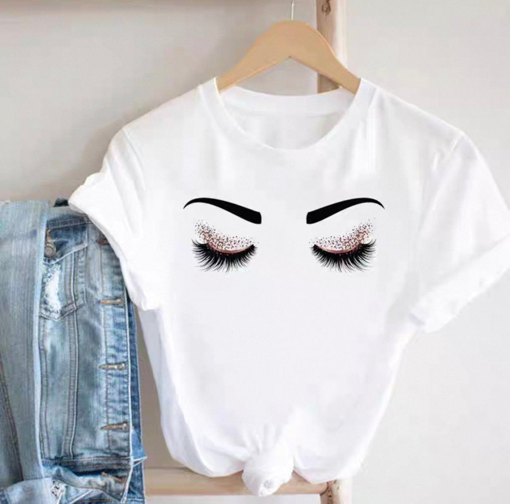T-shirts graphiques pour femmes Canada | T-shirts imprimés cils et beauté