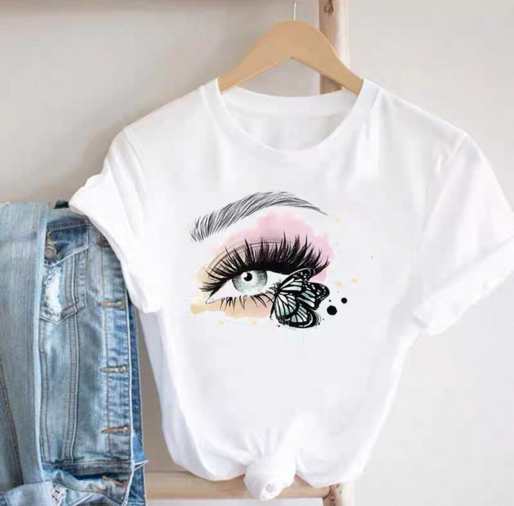 T-shirts graphiques pour femmes Canada | T-shirts imprimés cils et beauté