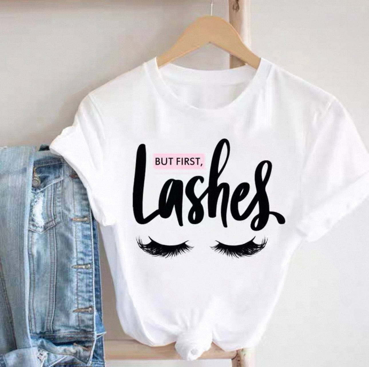 T-shirts graphiques pour femmes Canada | T-shirts imprimés cils et beauté