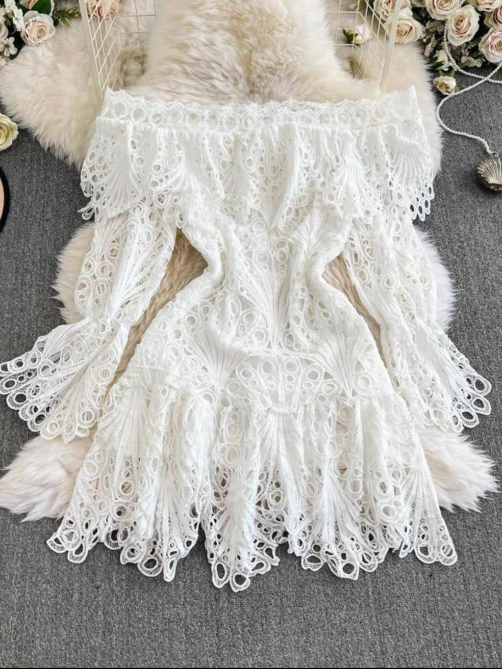 Robe blanche en crochet à épaules dénudées pour femme Canada | Parcel Theory