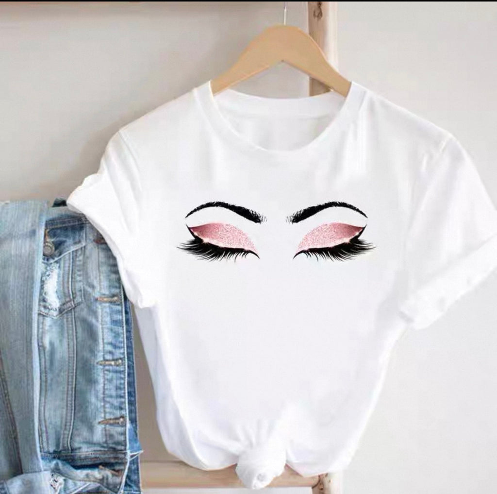 T-shirts graphiques pour femmes Canada | T-shirts imprimés cils et beauté