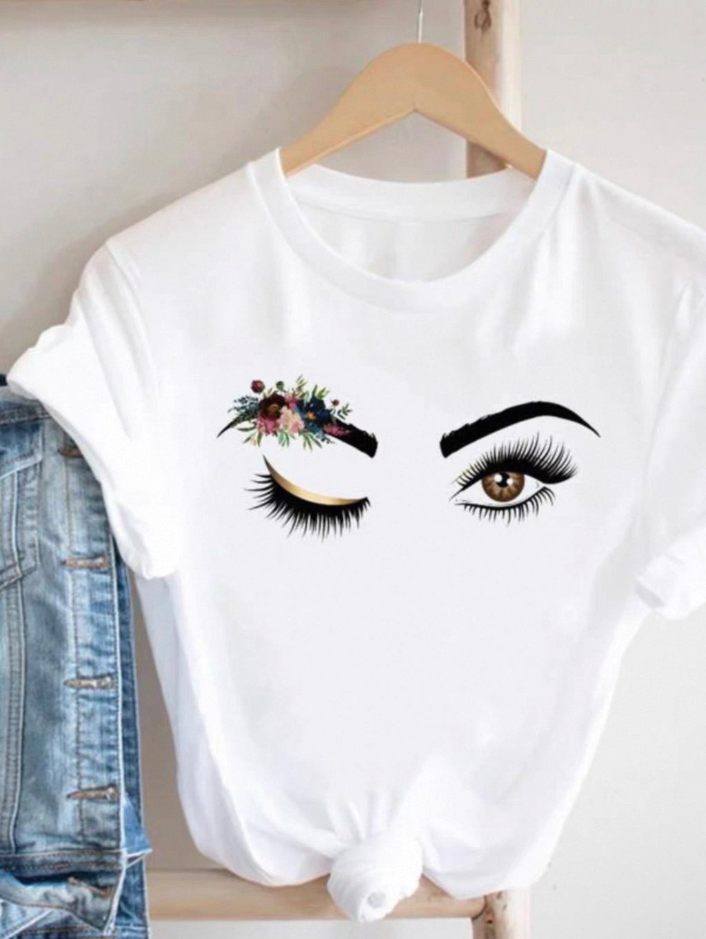 T-shirts graphiques pour femmes Canada | T-shirts imprimés cils et beauté