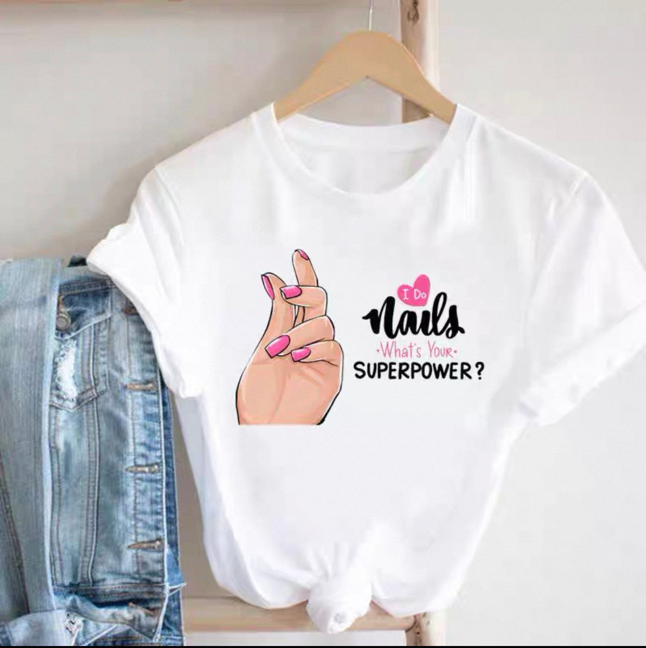 T-shirts graphiques pour femmes Canada | T-shirts imprimés cils et beauté