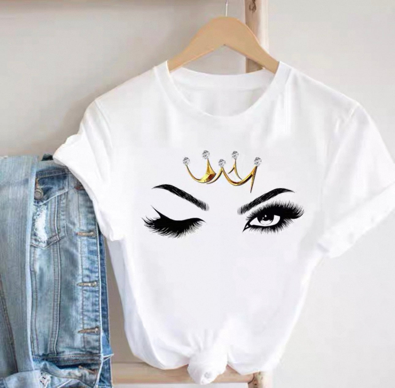 T-shirts graphiques pour femmes Canada | T-shirts imprimés cils et beauté
