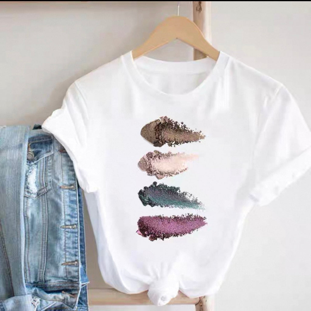 T-shirts graphiques pour femmes Canada | T-shirts imprimés cils et beauté