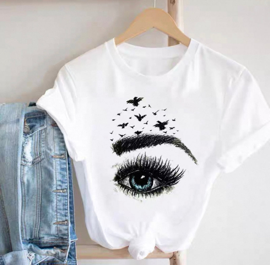 T-shirts graphiques pour femmes Canada | T-shirts imprimés cils et beauté