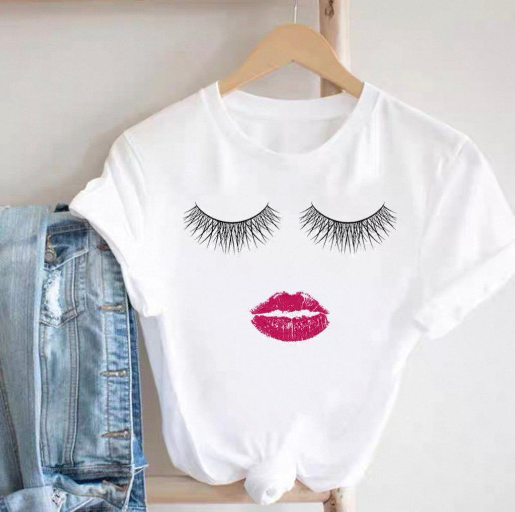 T-shirts graphiques pour femmes Canada | T-shirts imprimés cils et beauté