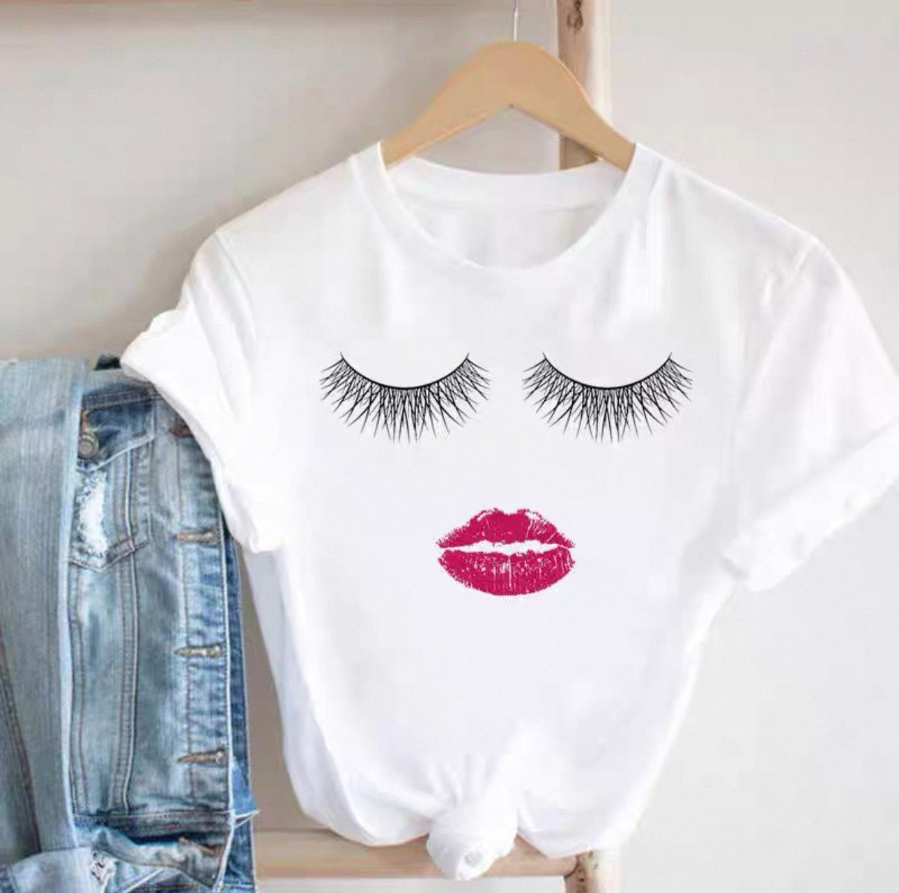 T-shirts graphiques pour femmes Canada | T-shirts imprimés cils et beauté