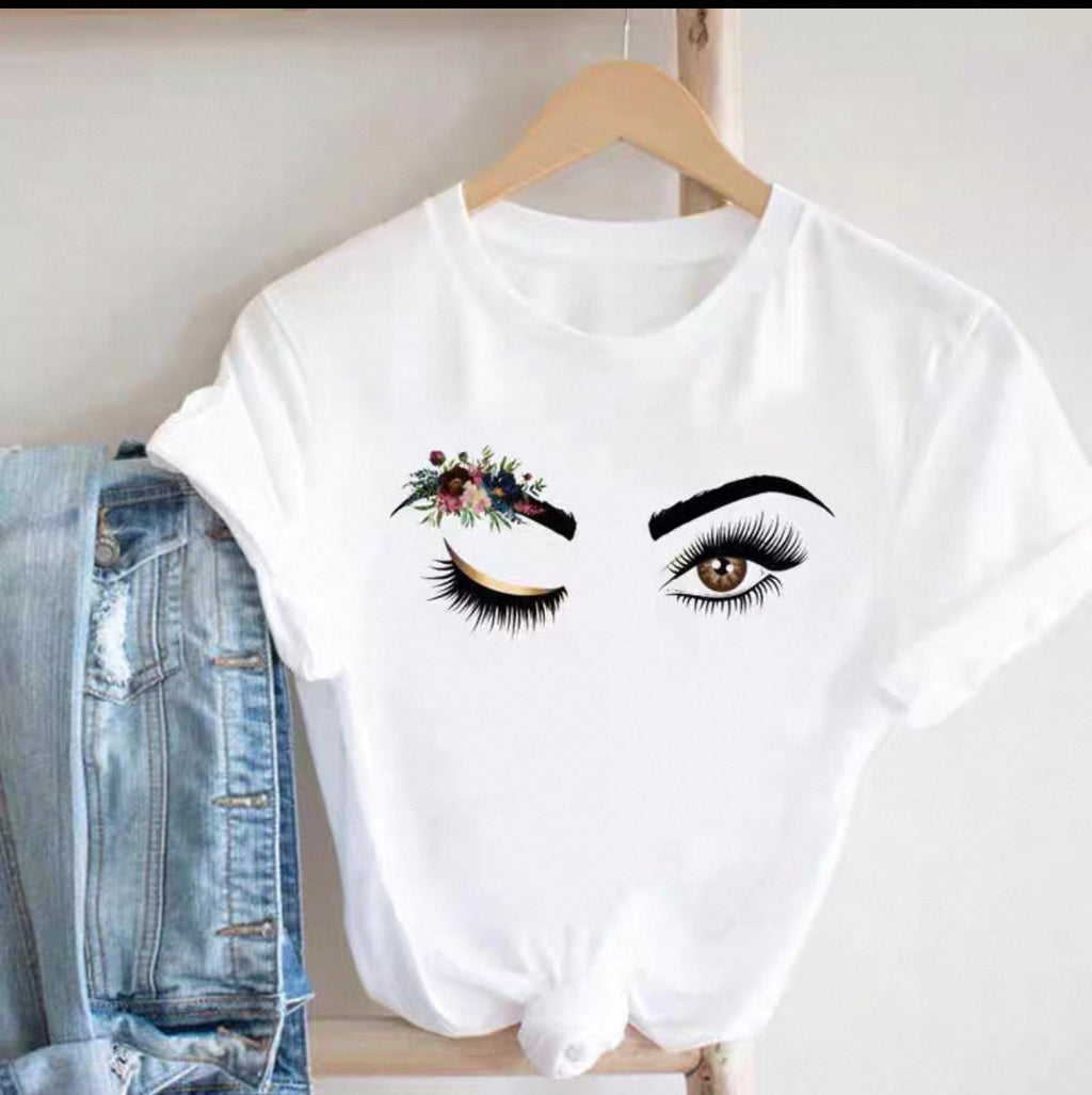 T-shirts graphiques pour femmes Canada | T-shirts imprimés cils et beauté