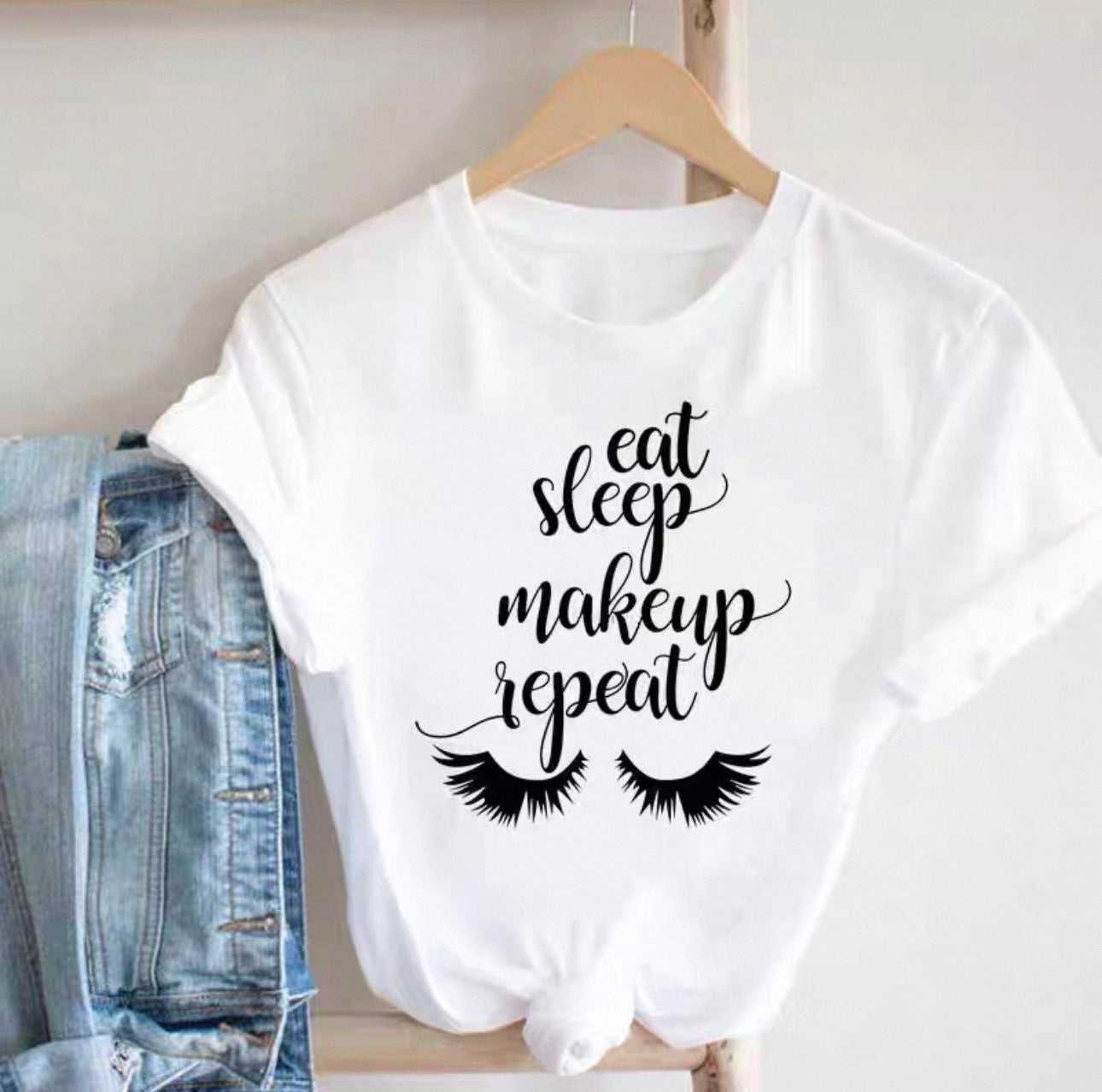 T-shirts graphiques pour femmes Canada | T-shirts imprimés cils et beauté