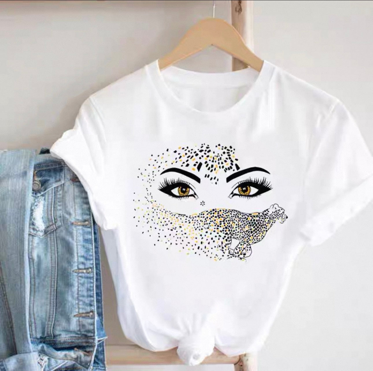 T-shirts graphiques pour femmes Canada | T-shirts imprimés cils et beauté