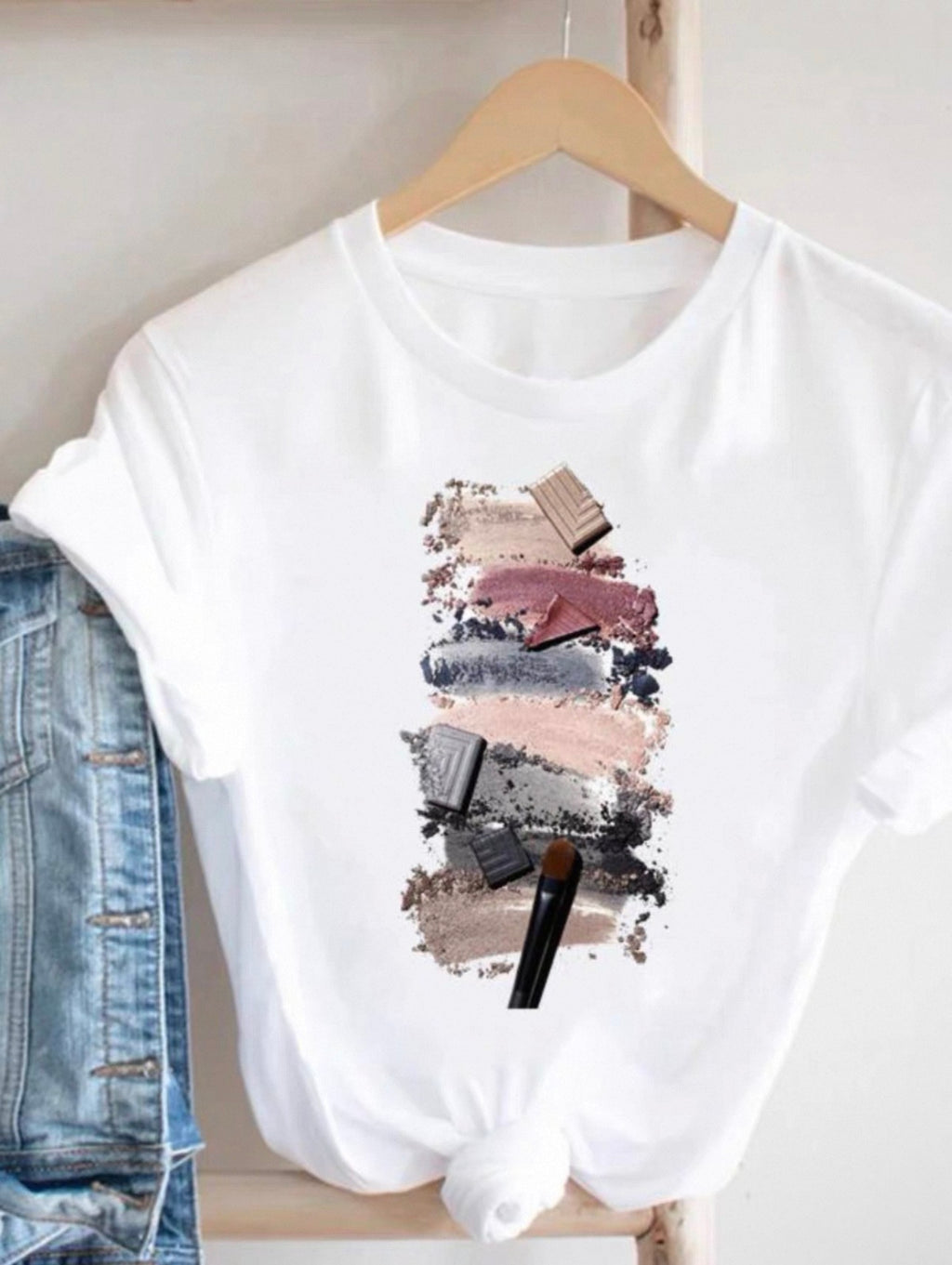 T-shirts graphiques pour femmes Canada | T-shirts imprimés cils et beauté