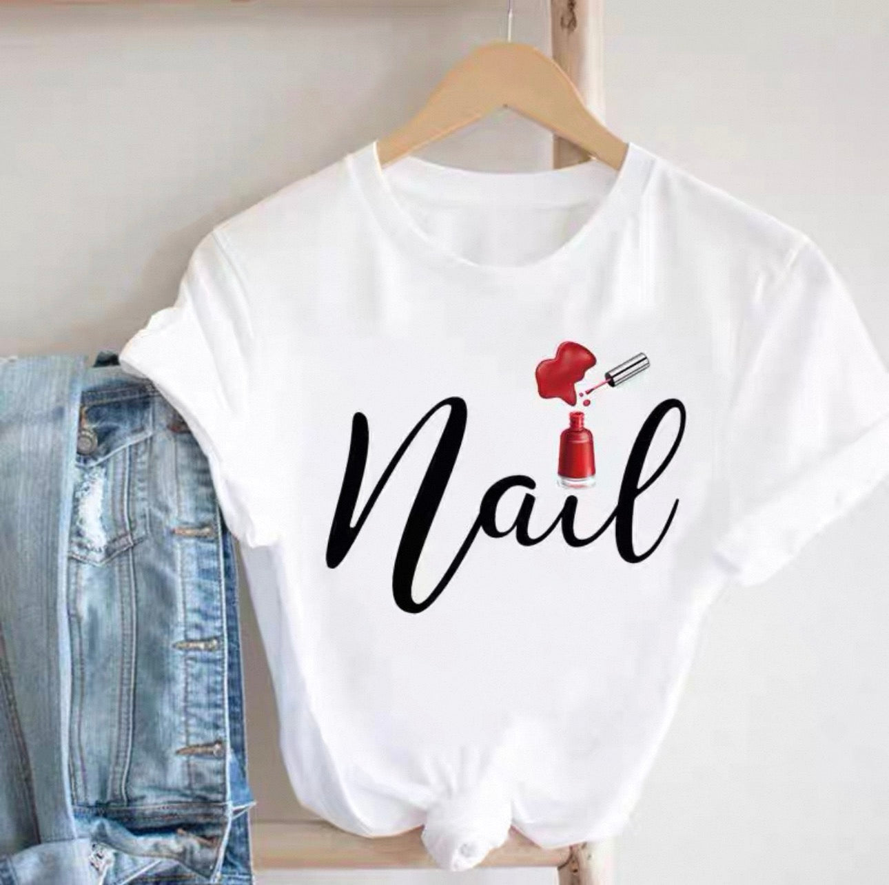 T-shirts graphiques pour femmes Canada | T-shirts imprimés cils et beauté