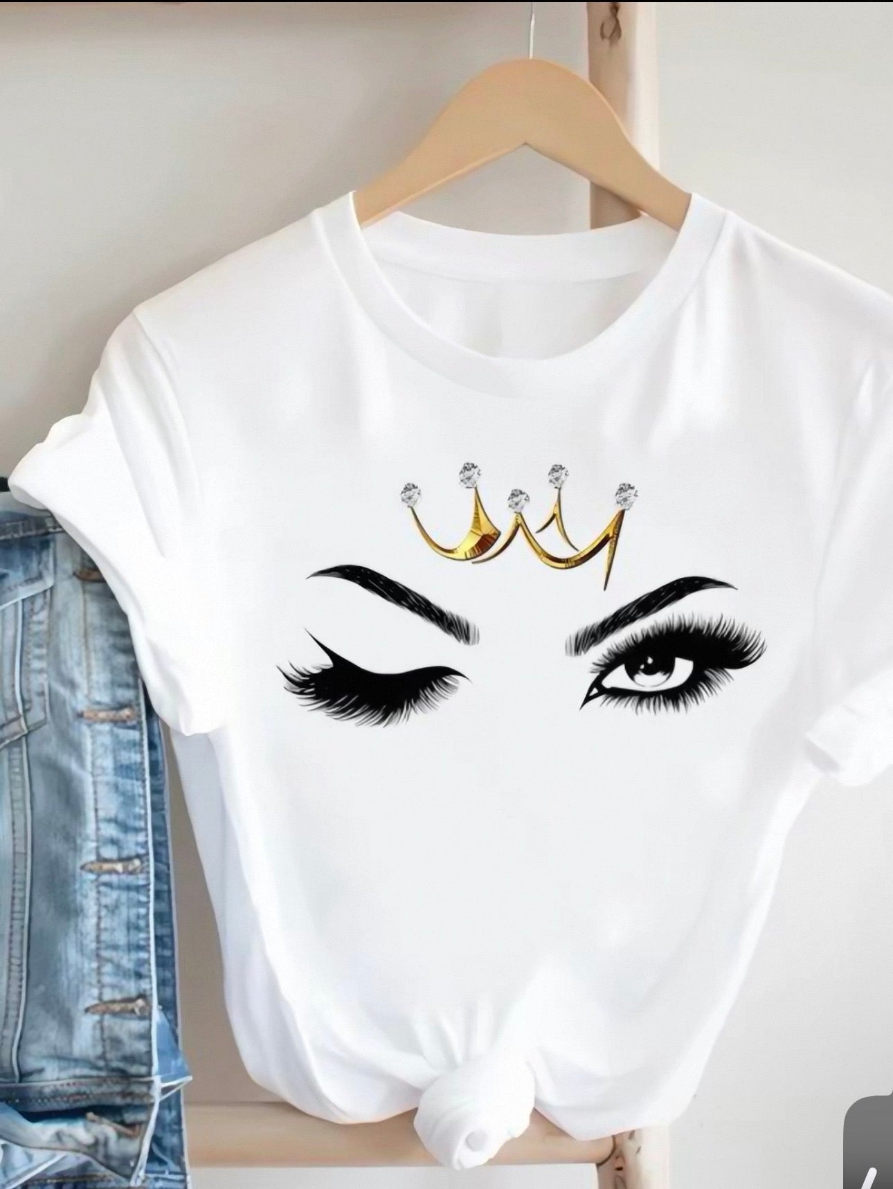 T-shirts graphiques pour femmes Canada | T-shirts imprimés cils et beauté